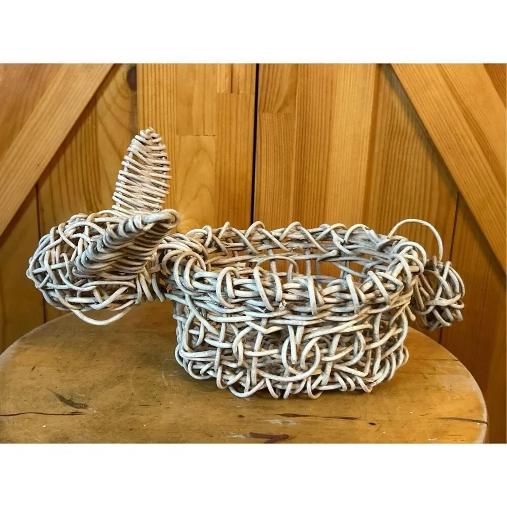 Vintage weaved basket bunny animal (8565)